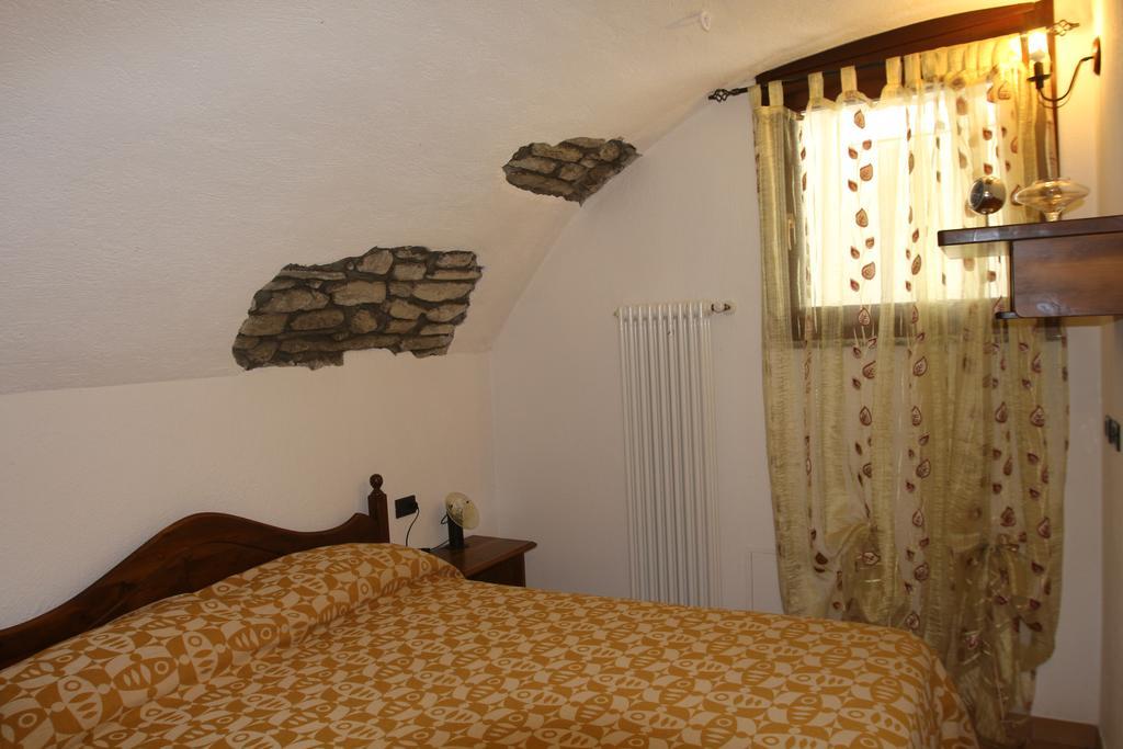 Issogne Maison Cassius מראה חיצוני תמונה
