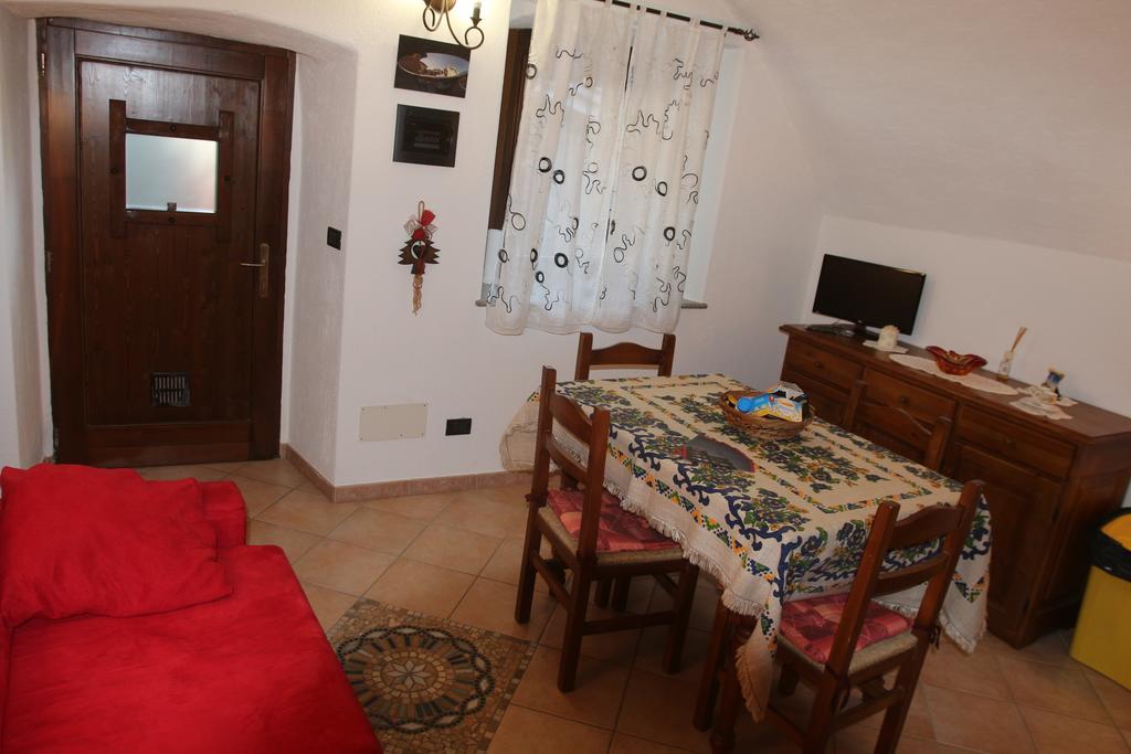 Issogne Maison Cassius מראה חיצוני תמונה